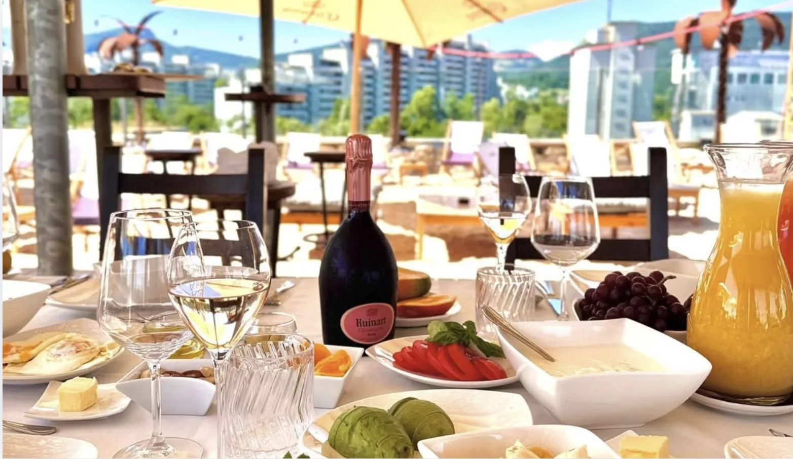 Brunch-Buffet auf der Rooftop-Terrasse