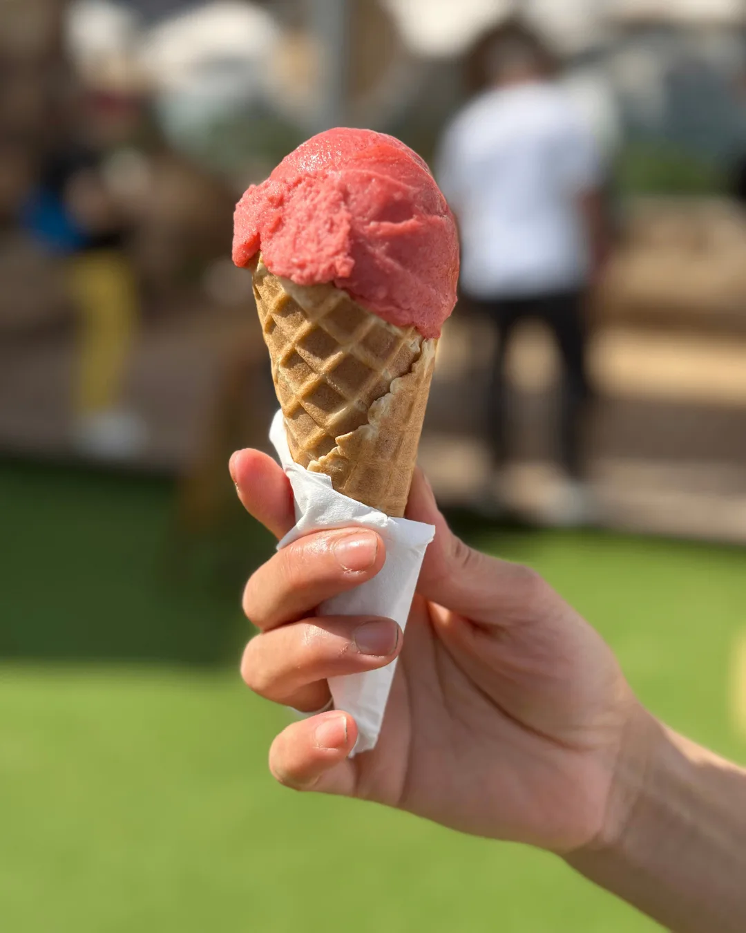 Eiskalte Gelato-Kugel als sommerliches Highlight auf dem Rooftop